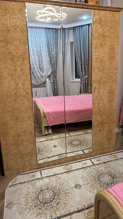 Продам спальный гарнитур в коричневом цвете
