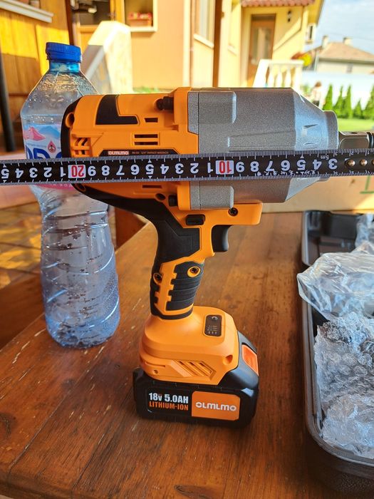 Акумулаторен ударен гайковерт от 1600nm и накрайник от 3/4