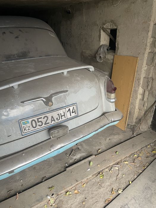 Ретро автомобиль в нормальном состоянии хромм