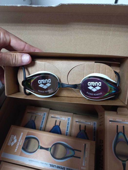 Продавам очила за плуване Арена Track огледални и неогледални