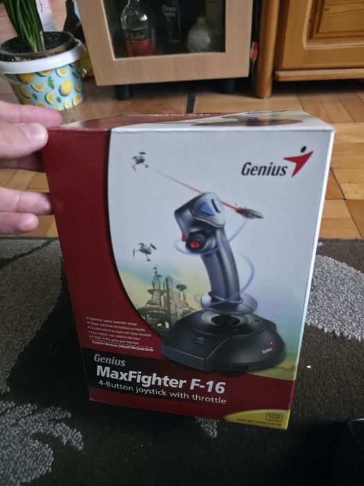 Графичен таблет и джойстик