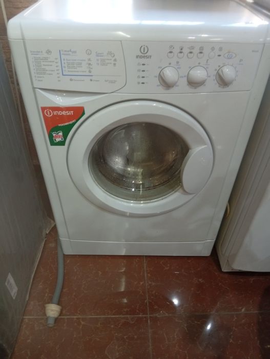 Продается стиральная машина indesit