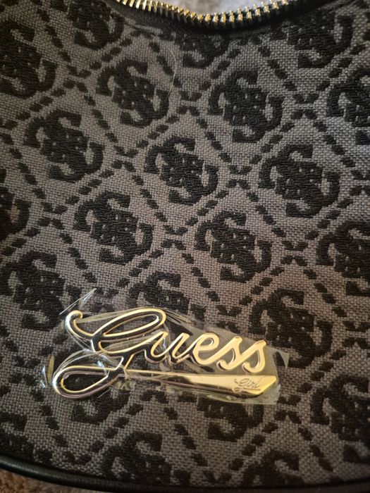Guess страхотна чантичка