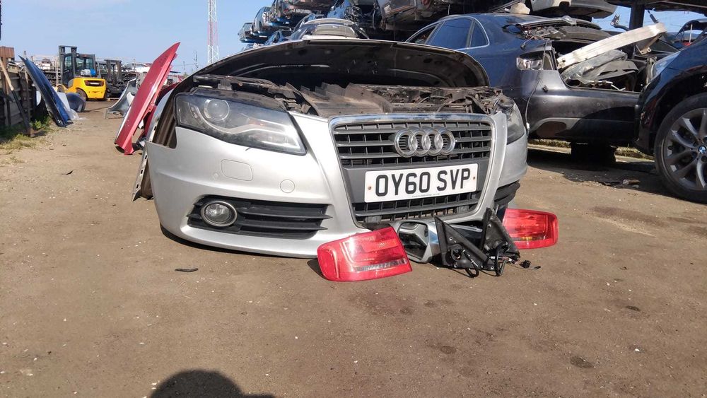Bara fata Audi A4 B8 an 2011