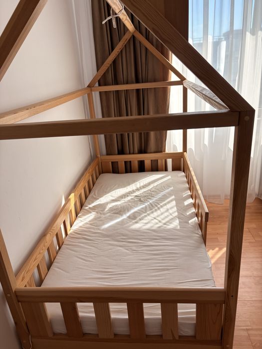 Pat din lemn masiv pentru copii – 160 × 80 cm, cu saltea inclusă