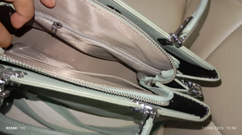 Ayollar sumkasi,katta hajmli