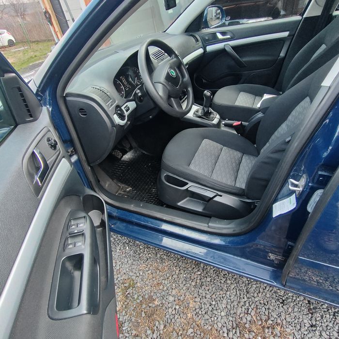 Skoda Octavia benzina 1 6 an2013 cu dotări perfecta stare ieftin GARAN