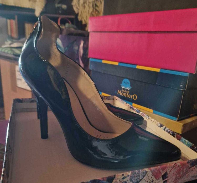 Секси обувки на висок ток STILETTO - чисто нови, елегантни, остър връх