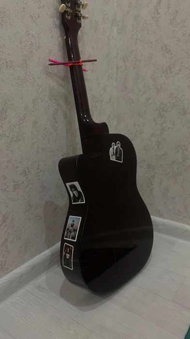 Продам гитару 10000
