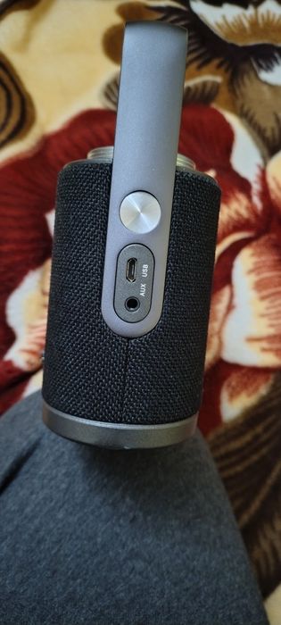 Vând boxă portabilă Hama