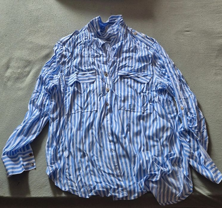 Vând camasa in dungi alb cu albastru