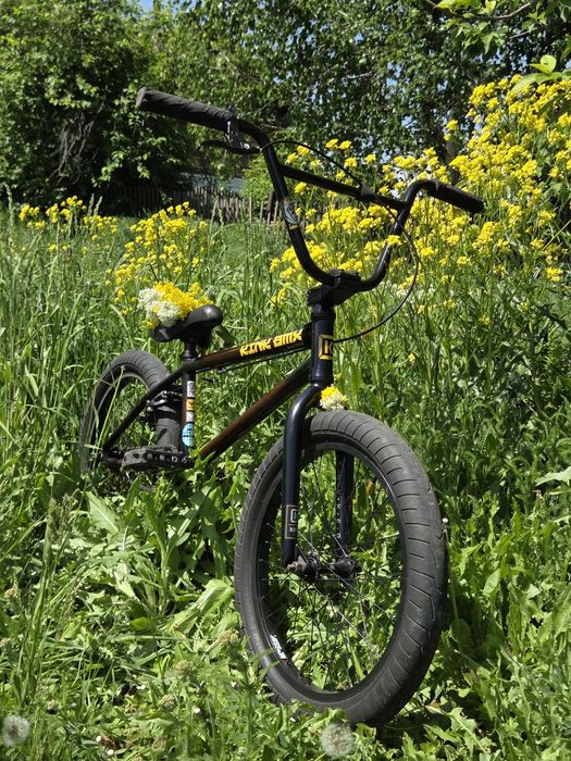 Велосипед BMX в хорошем состоянии
