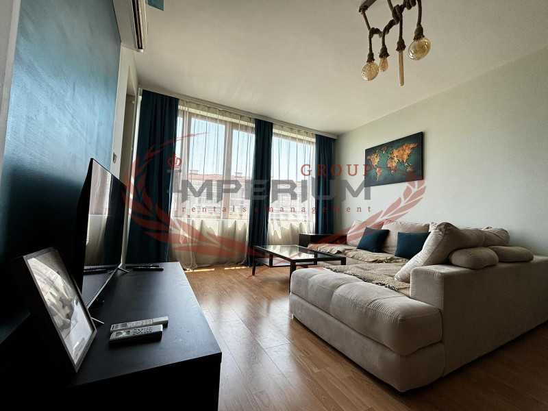 Дава се под наем Двустаен апартамент в к.к. Св.Св. Константин и Елена - 70 кв.м за 612 € - Снимка #1