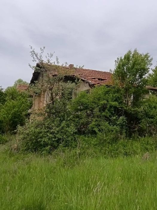 Парцел със стара къща с. Извор Софииско