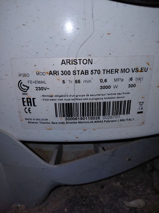 Ariston  Бойлер титан для нагрева воды