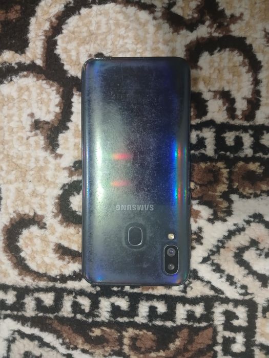 Самсунг А40 сатылады