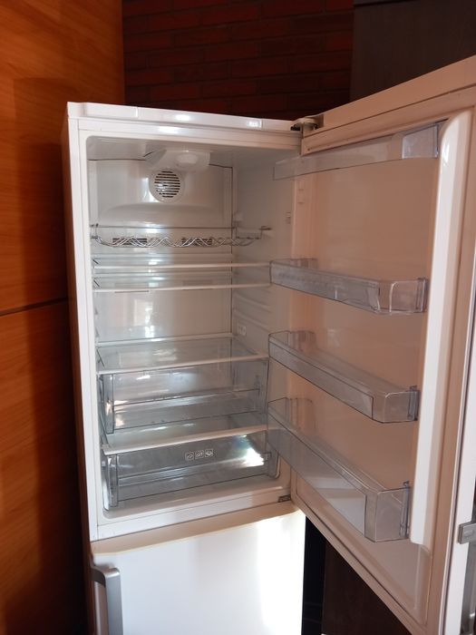Frigider Beko puțin folosit