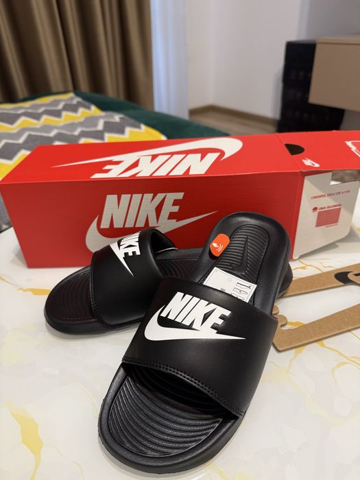 Papuci Nike - marimea 38 - noi, cu eticheta