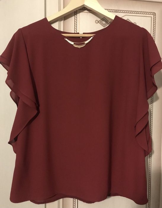 Распродажа платьев и вечерних нарядов