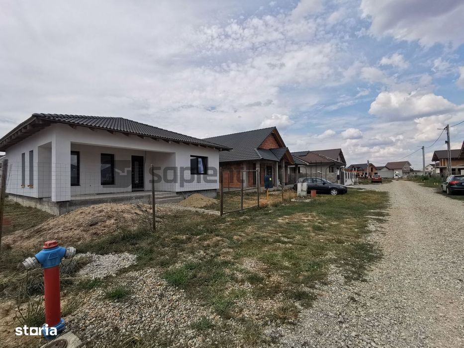 De vânzare casă cu 4 camere, la nivel semifinisat, Cihei