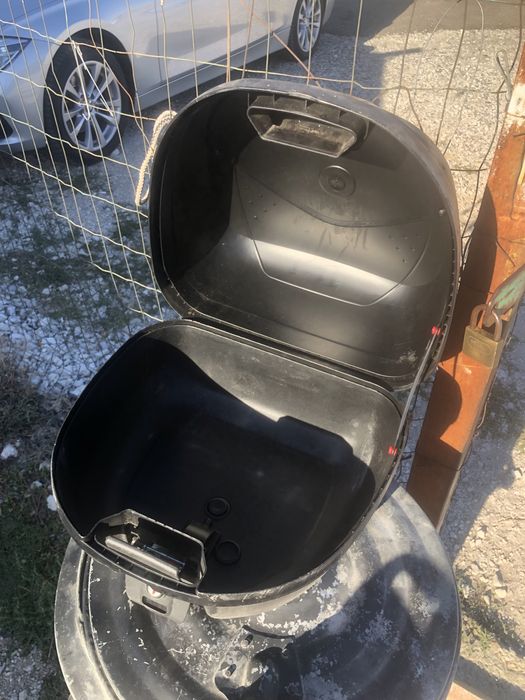 Куфар за скутери