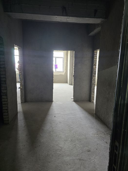 Ikk xonalik kivartira sotiladi