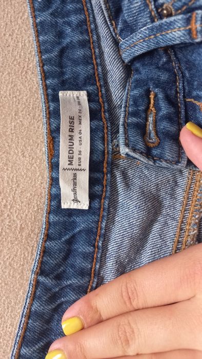 Къс пантолон на STRADIVARIUS