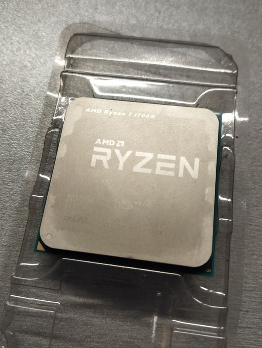 Процесор Ryzen 7 1700x