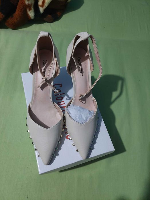 Sandale crem elegante