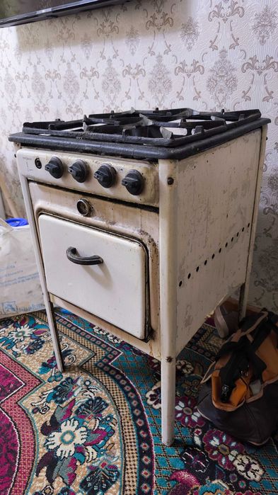 Газовая плита в рабочем состоянии