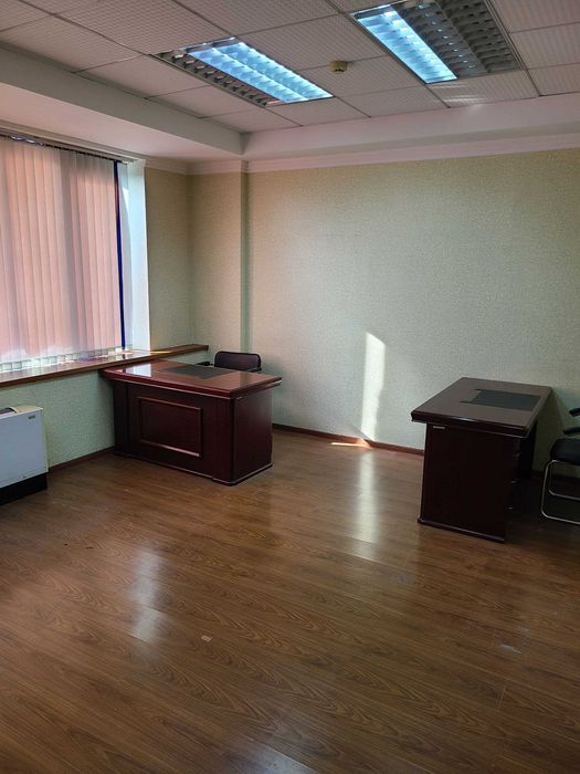 Сдам в аренду 2 этаж Бизнес центр, 175м2 на ул Абдулла Каххара, Бобура
