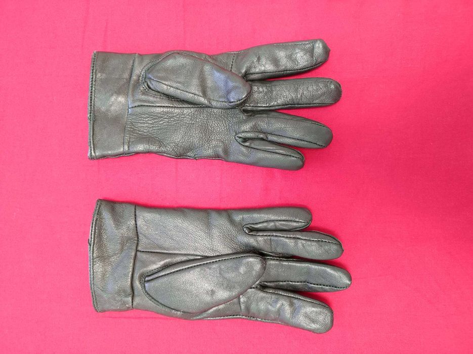 Manusi din piele pentru femei