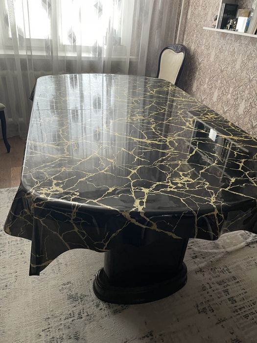 Продам стол для гостиной