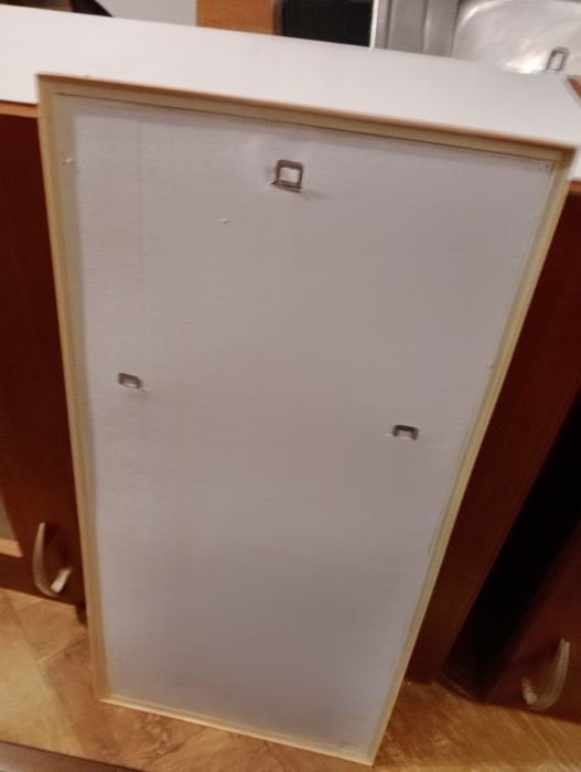 Огледало с рамка от дърво