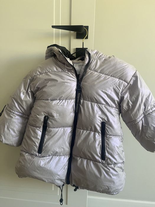 Продам куртку на девочку