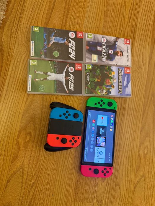Vând un pachet Nintendo Swich Oled in garantie