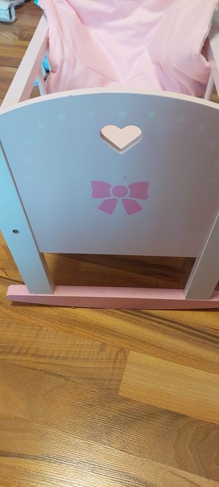 Два броя люлеещи кошари за кукли