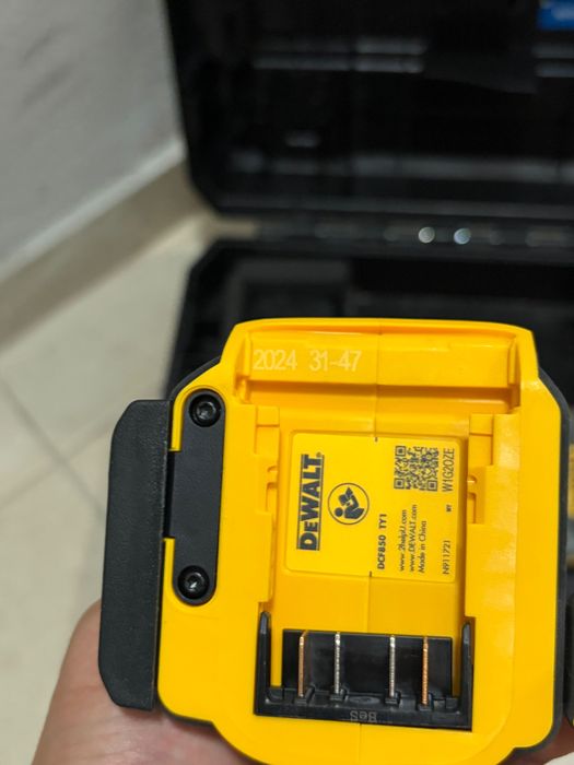 Dewalt DCF850N и Dewalt DCF922N