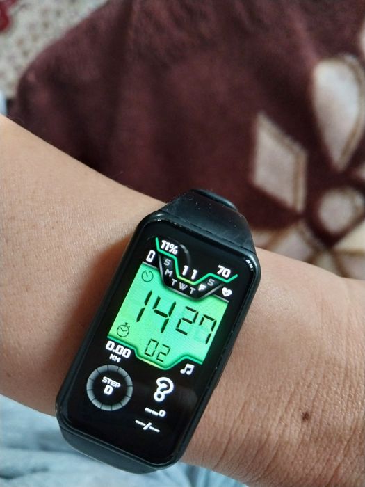 Фитнес браслет Honor Band 6