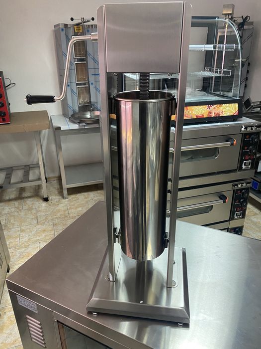 Шприц колбасный механический.