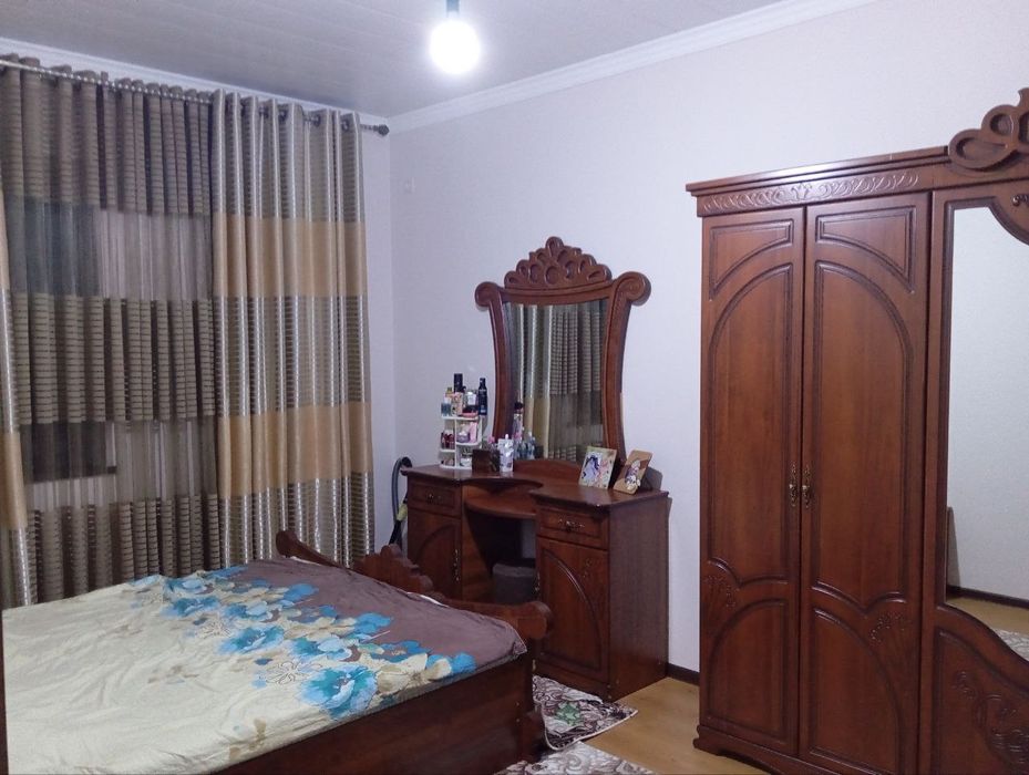 Продаётся дом. Янги у́нкургон. 2 сот. 4 хона, кухня-сталовая. 105.000