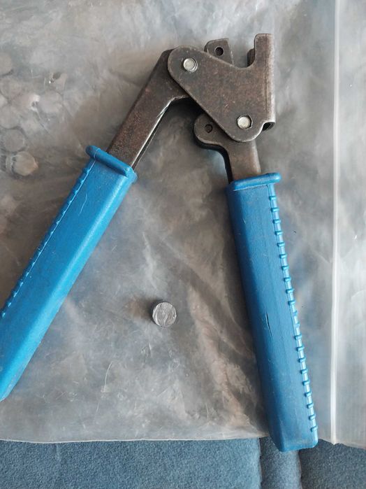 Пломбиратор с пломбами.