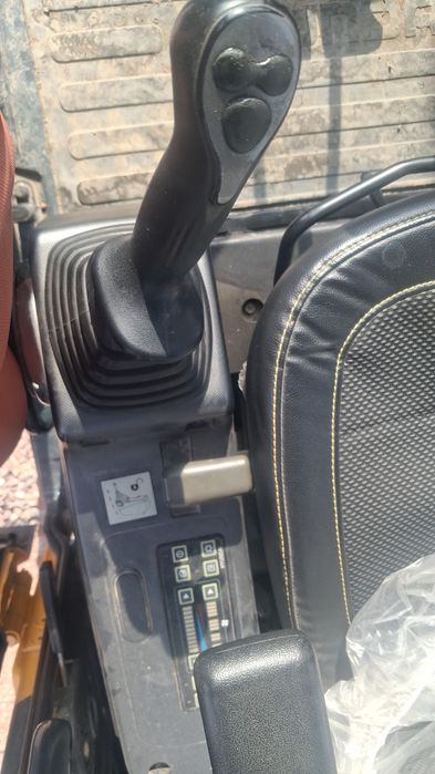 Гусеничный экскаватор