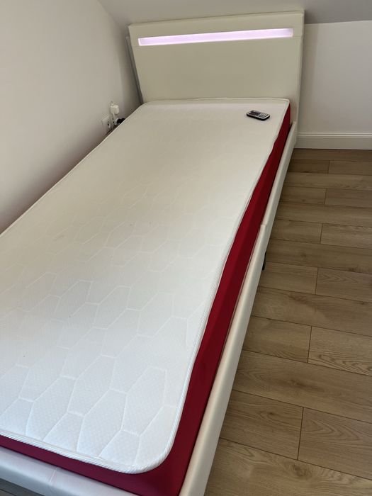 Vand pat 90/200 tapitat piele ecologica alb,iluminare led +telecomanda