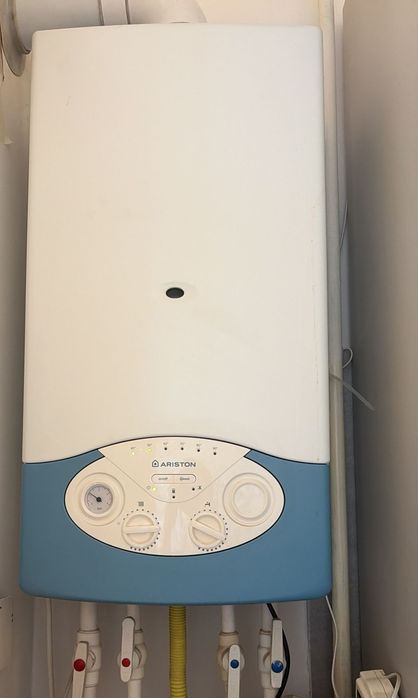 Centrala termica murala Ariston MATIS 24 FF, Gaz-cu termostat wireless