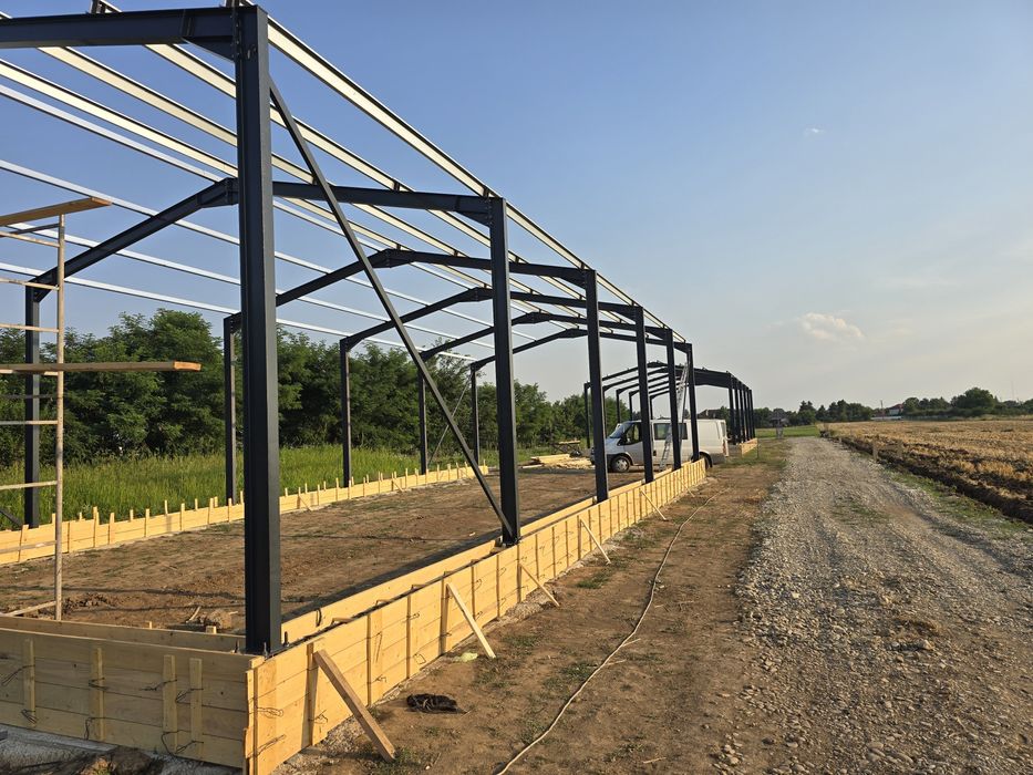 Hala metalica Hale agricole si industriale hala pe suruburi cu panouri