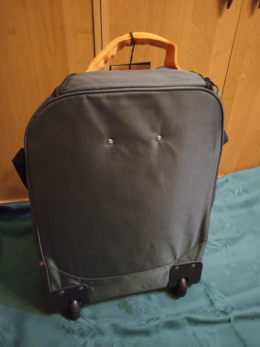Сумка на колёсах чемоданчик!
