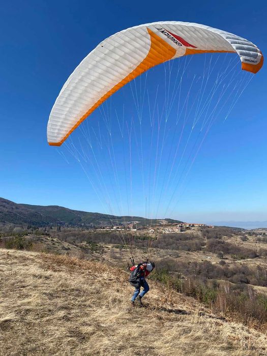 Курс по парапланеризъм в София, продажба на парапланери и екипировка