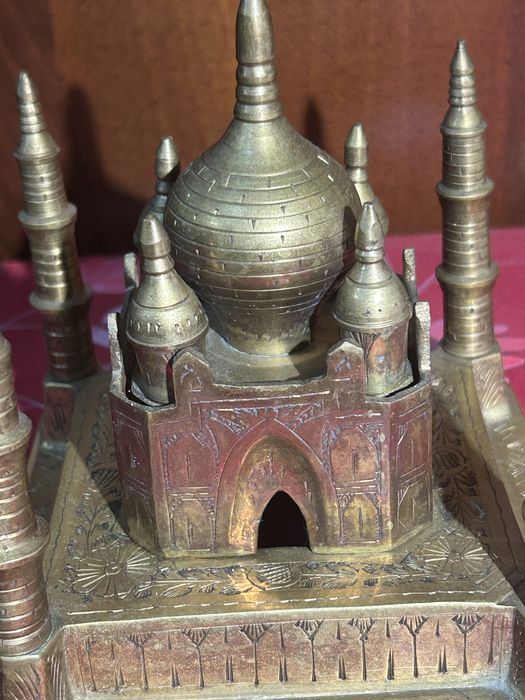 Taj Taj Mahal din Alamă – Sculptură Decorativă Indiană