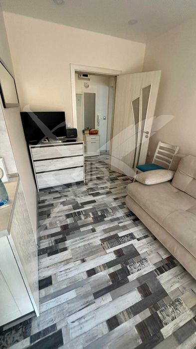 Продава се Тристаен апартамент в Варна, Завод Дружба - 80 кв.м за 12 €/кв.м - Снимка #1